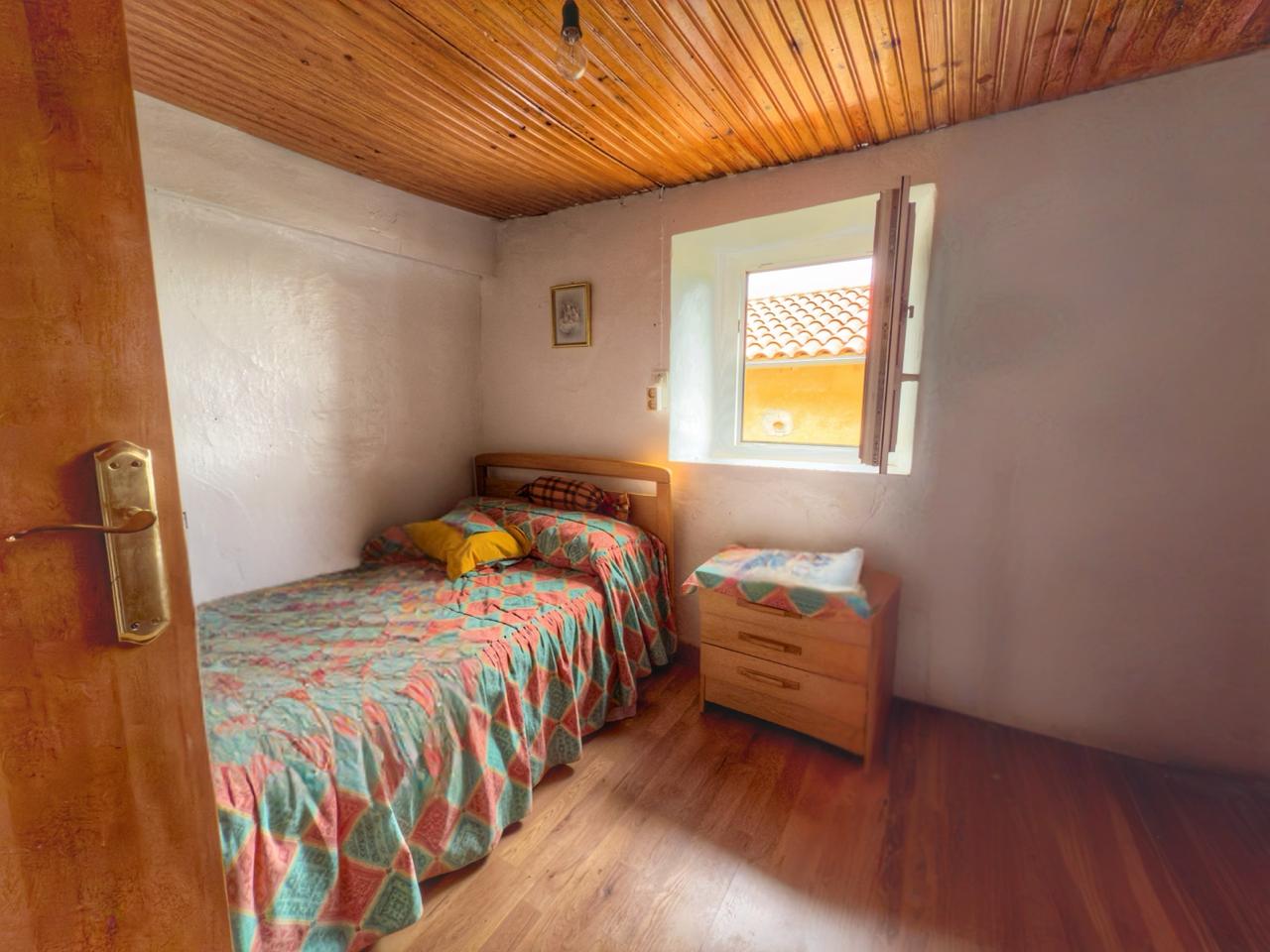 Oportunidad Única en Moncalian Casa con Terreno, Naves y Vistas Increíbles