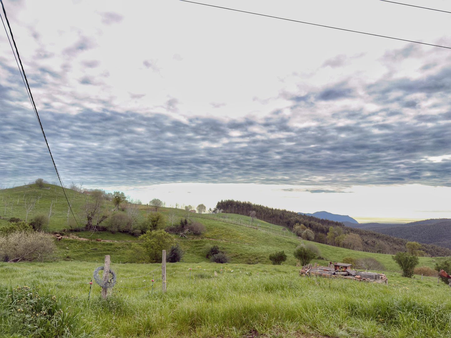 Oportunidad Única en Moncalian Casa con Terreno, Naves y Vistas Increíbles