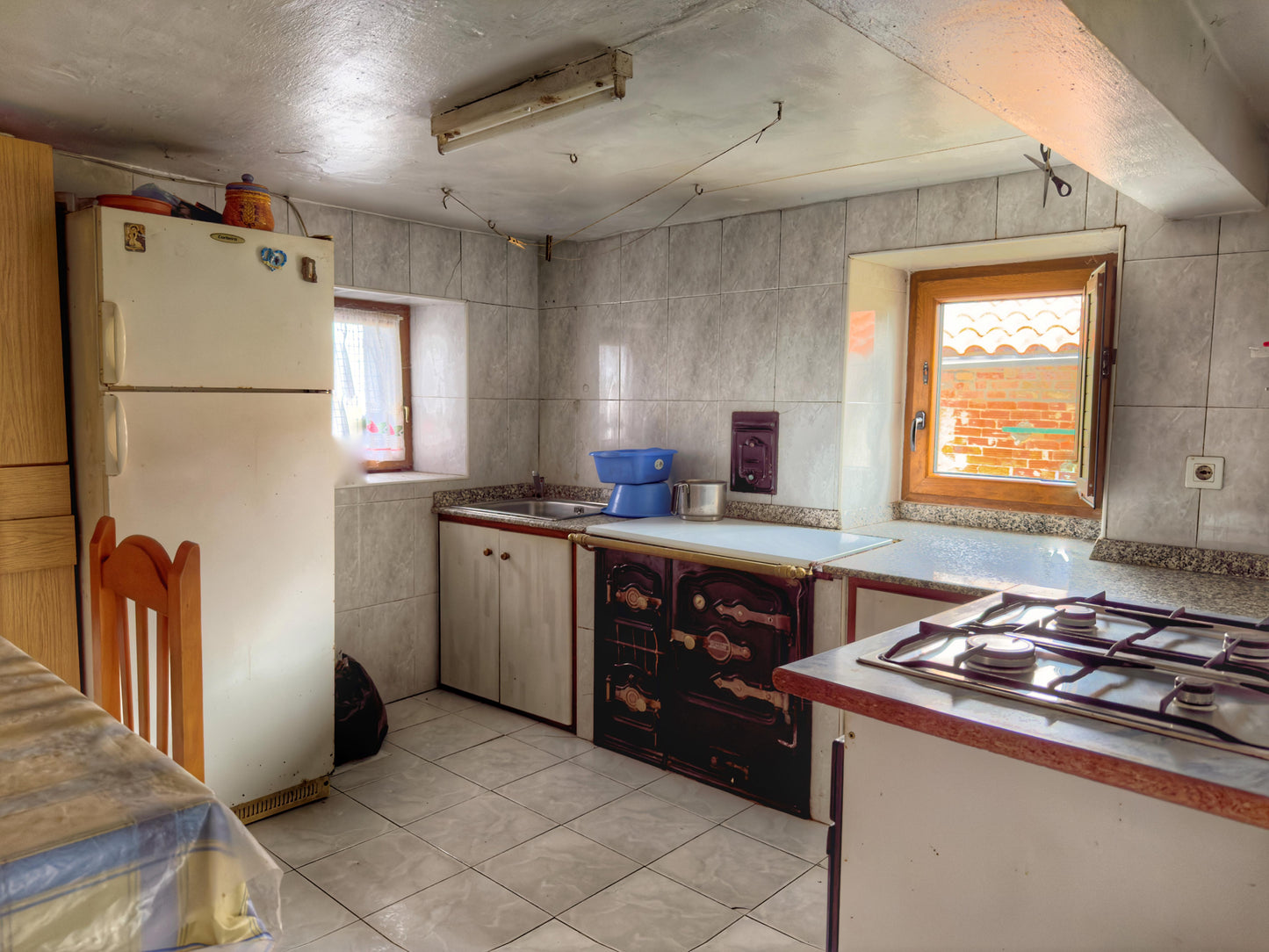 Oportunidad Única en Moncalian Casa con Terreno, Naves y Vistas Increíbles