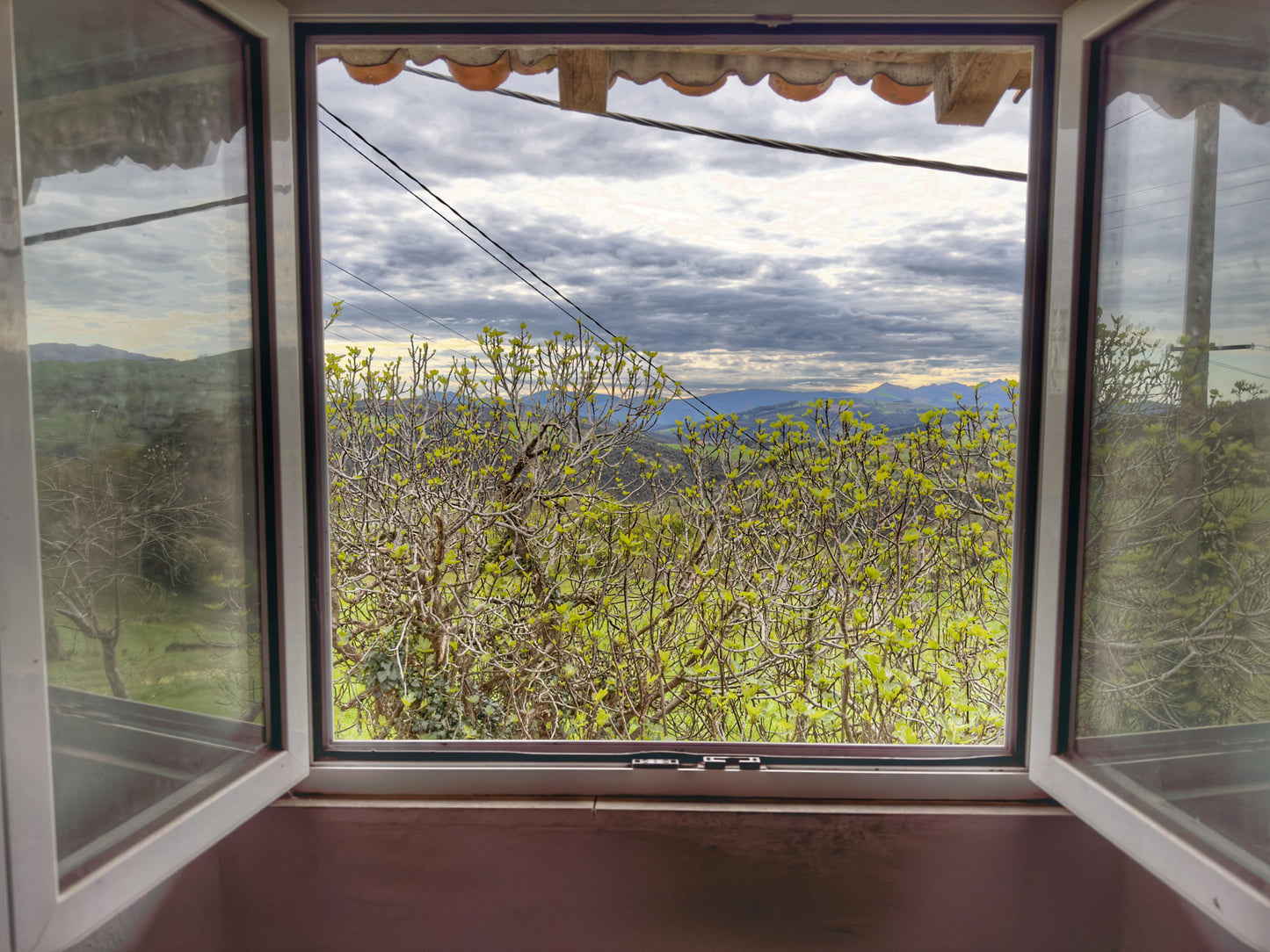 Oportunidad Única en Moncalian Casa con Terreno, Naves y Vistas Increíbles