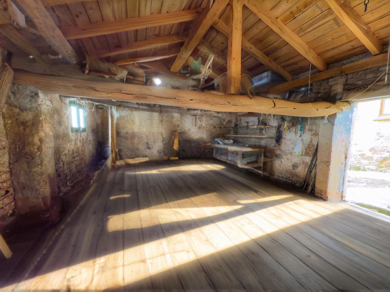 Oportunidad Única en Moncalian Casa con Terreno, Naves y Vistas Increíbles