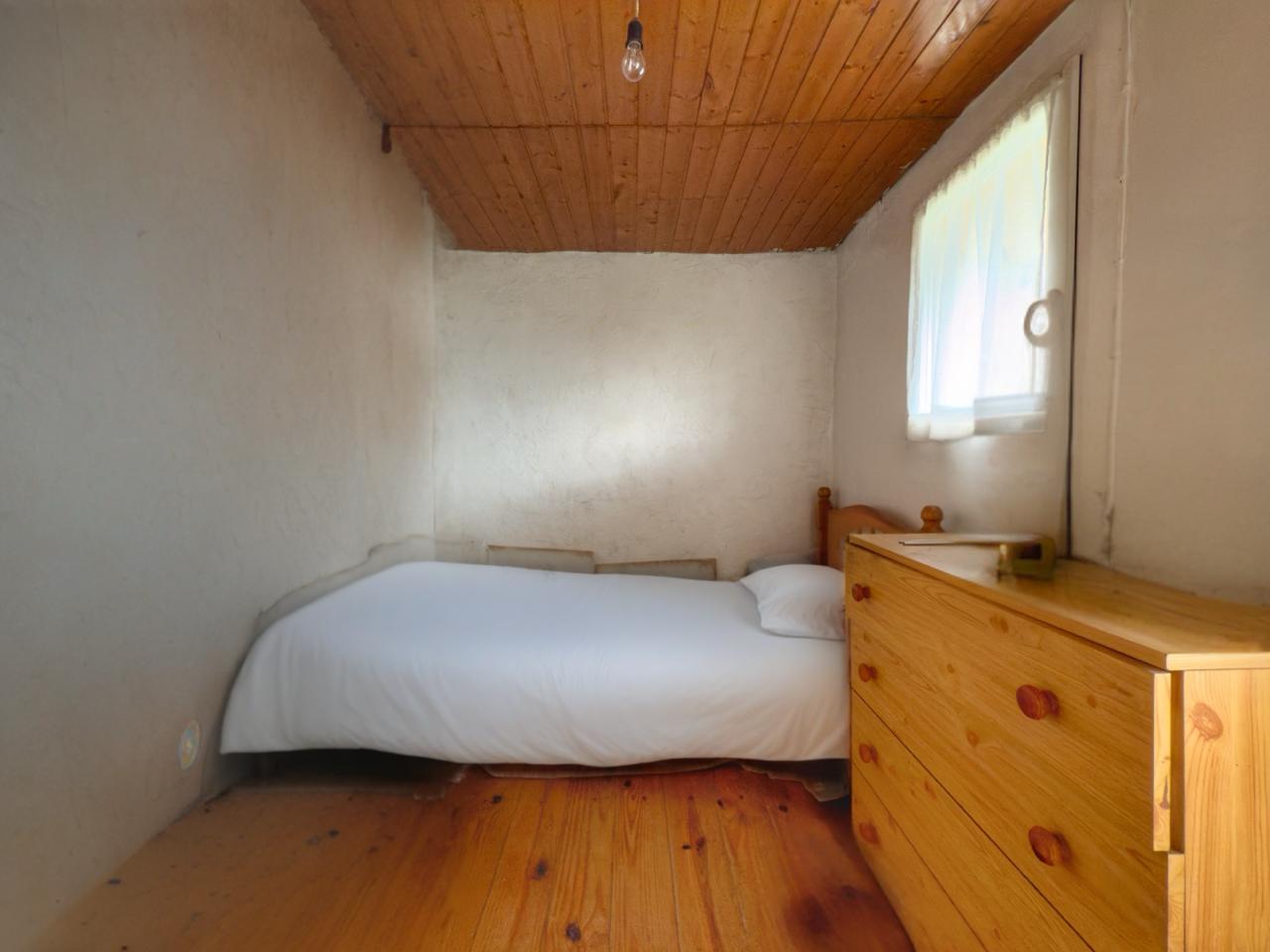 Oportunidad Única en Moncalian Casa con Terreno, Naves y Vistas Increíbles