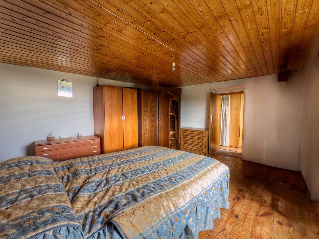 Oportunidad Única en Moncalian Casa con Terreno, Naves y Vistas Increíbles